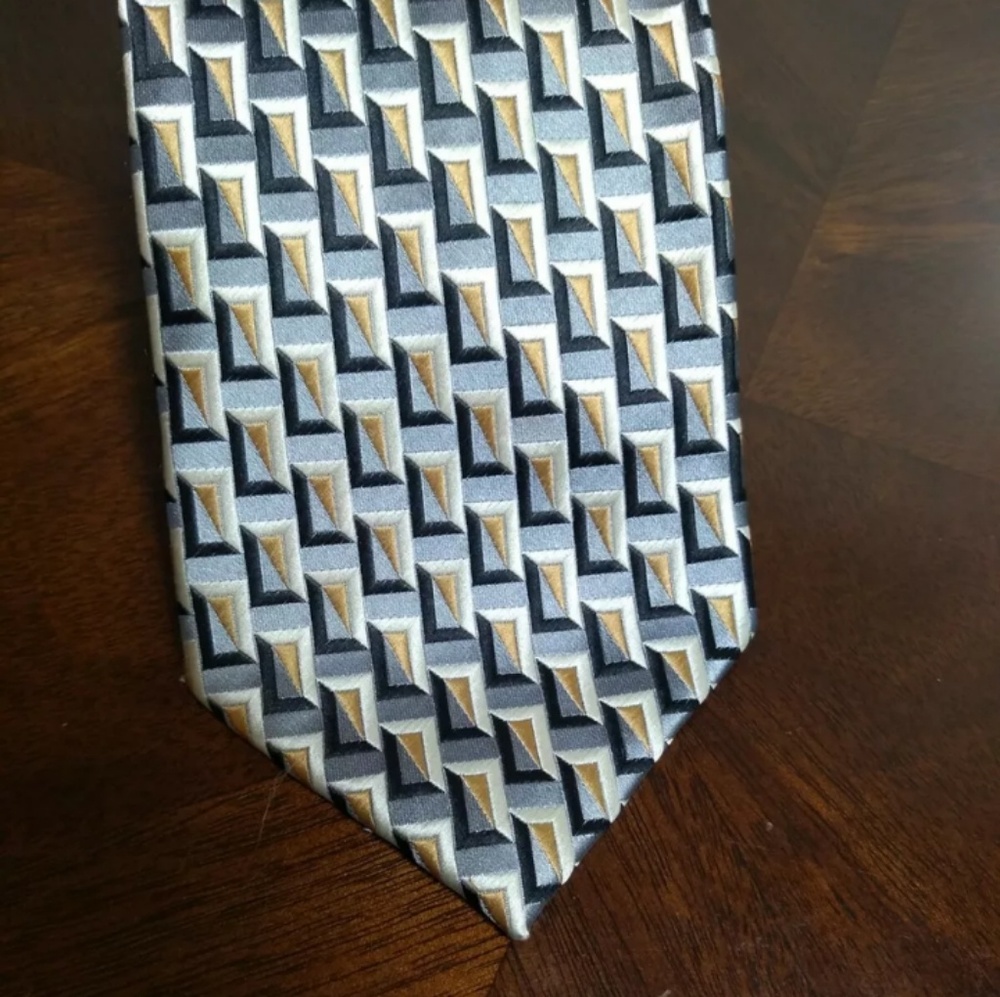 Bergamo New York Extra Long Tie

Polyester Necktie